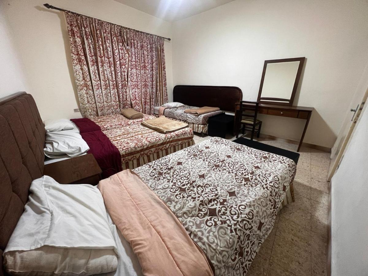 Хостел Student House Мадаба Екстер'єр фото