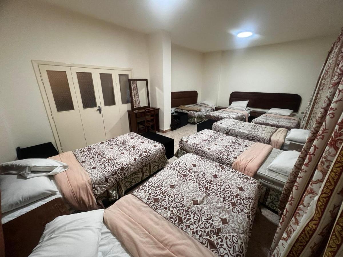 Хостел Student House Мадаба Екстер'єр фото