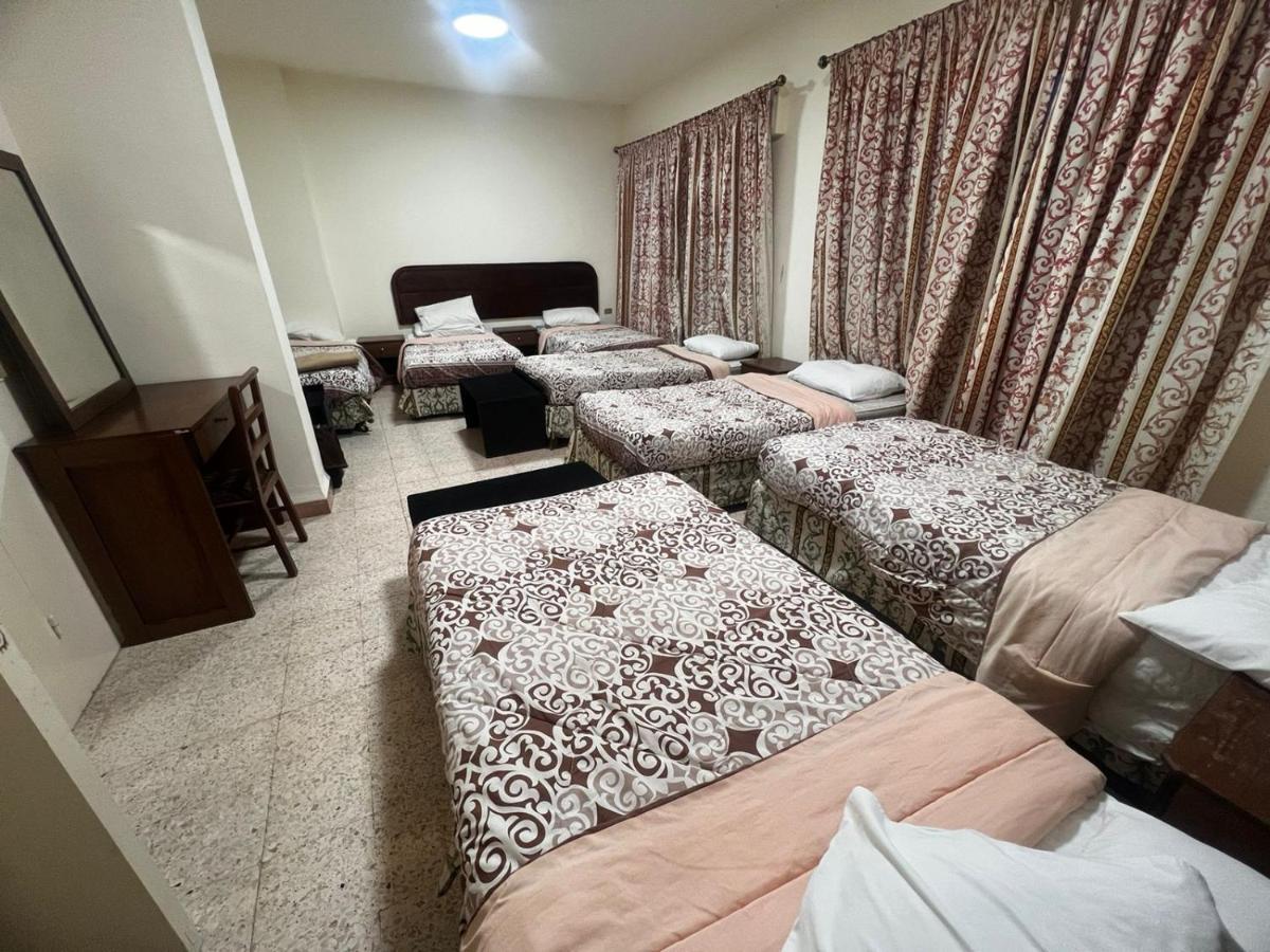 Хостел Student House Мадаба Екстер'єр фото